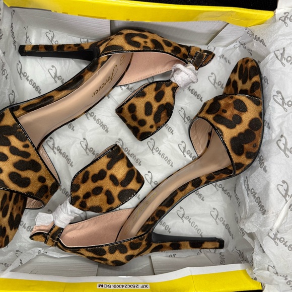 Leopard Print Women's Heels - Picture 2 of 4